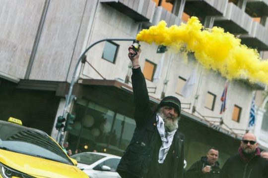 «Χειρόφρενο» για δεύτερη ημέρα τα ταξί - Απεργία και πορεία από το ΣΑΤΑ